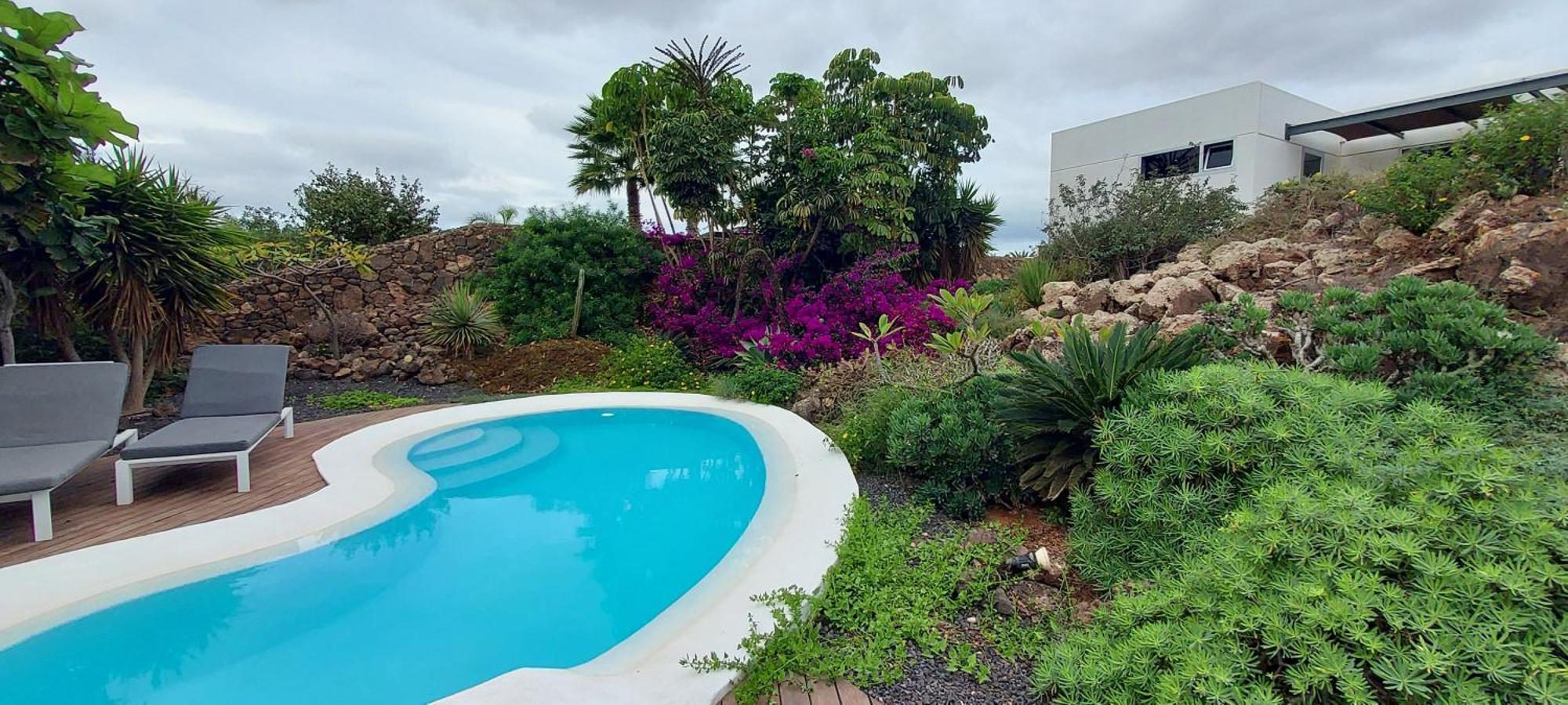 Villa Private With Pool In *